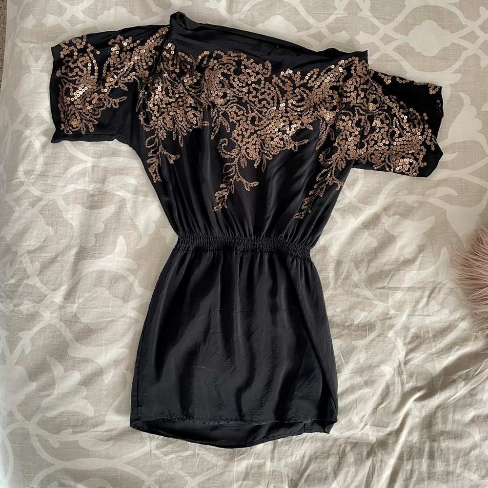 Beautiful black 100%silk dress w gold sequins szSM